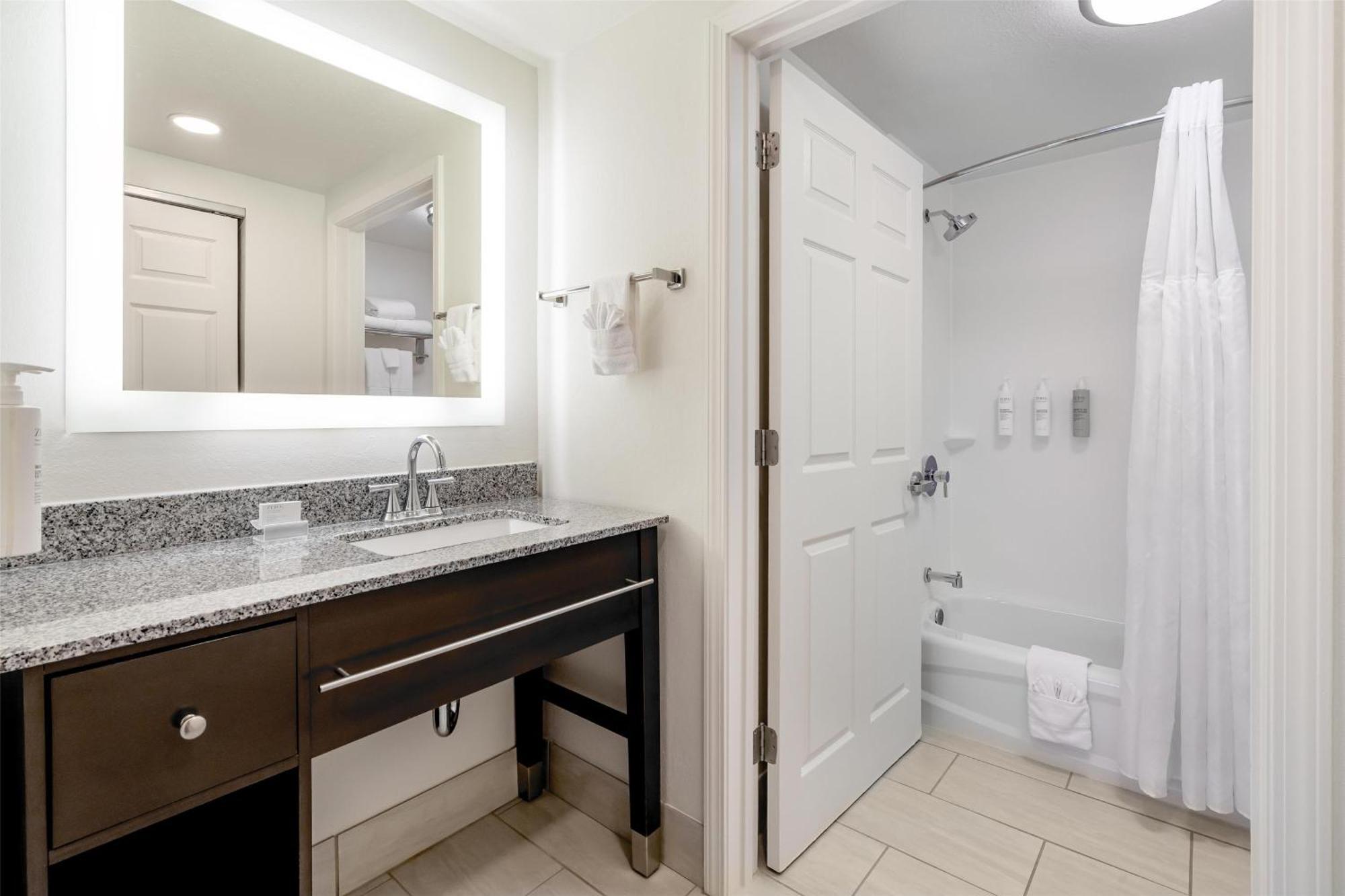 Homewood Suites By Hilton Eatontown Esterno foto
